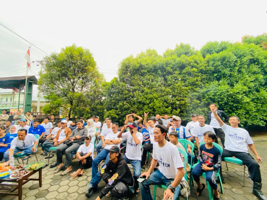 Persib Day.... Warga Gajahmekar Kompak Nobar Bersama di Kantor Desa