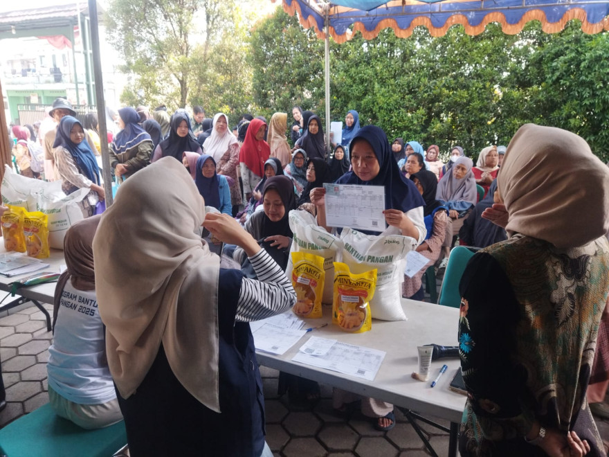 Pendistribusian Bantuan Pangan Beras Bulog Desa Gajahmekar Tahun 2026